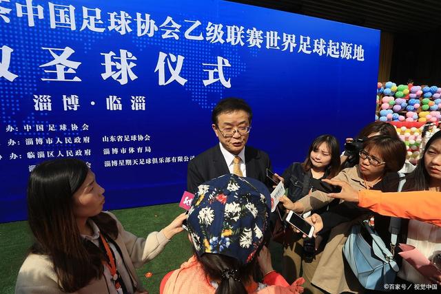 友谊赛风云！阿韦洛亚抗议判罚染红 马拉加球员赛后对空门罚点